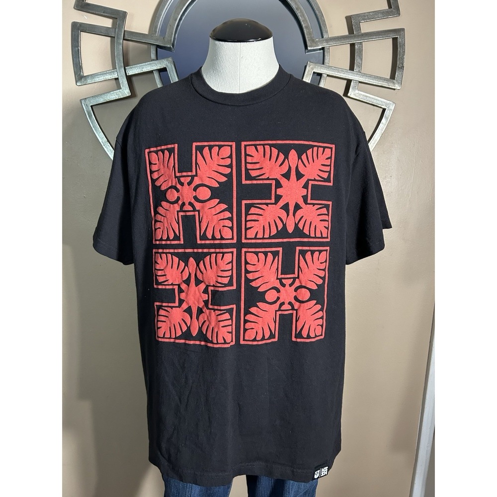 Hawaii's Finest Iune 2023 Men's L Large Shirt Red Floral Logo Graphic Print Tee